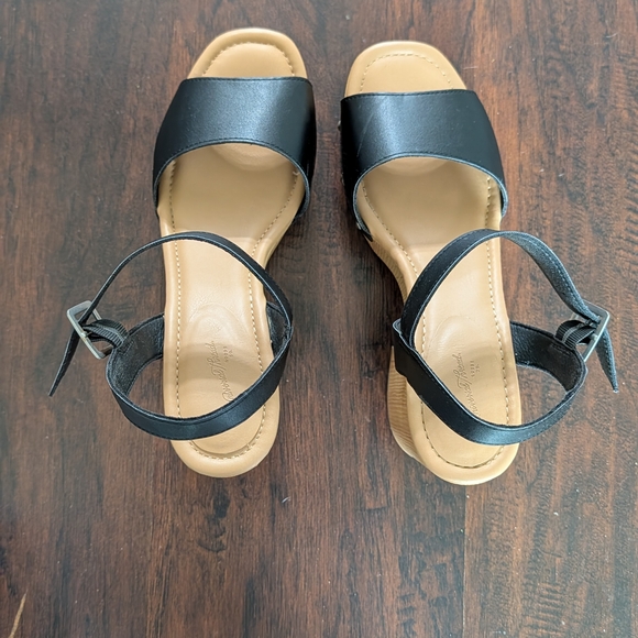 Universal Threads April Heels- Size 11 - Picture 5 of 5